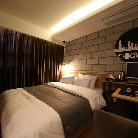Hotel Chicago Changwon Esterno foto